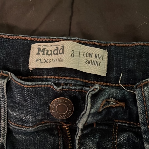 Low rise jeans! - Picture 2 of 3